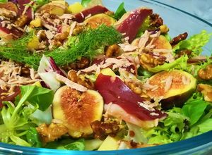 Foto principal de Ensalada de brevas, paté y jamón de pato