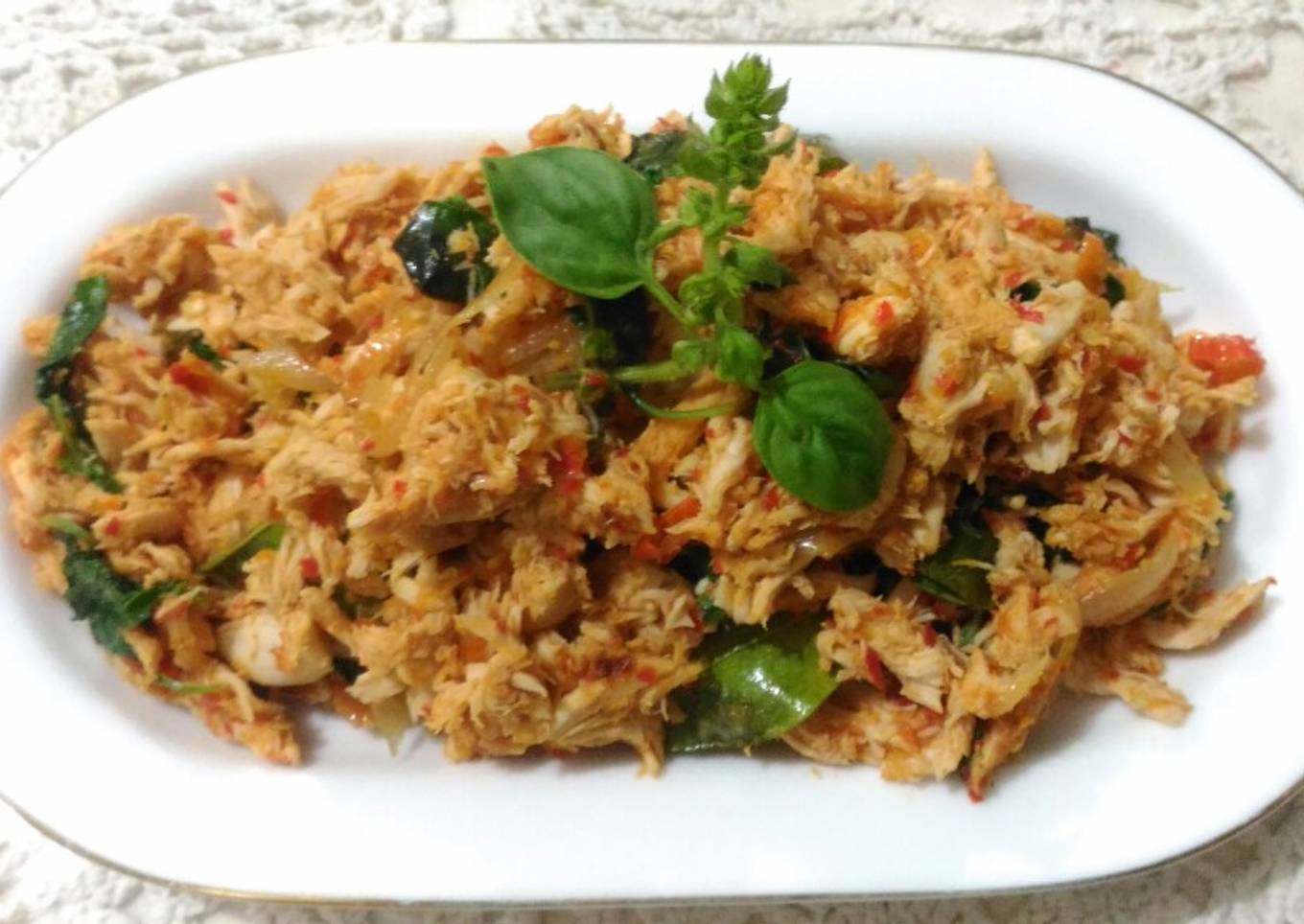 Ayam Suwir Balado Kemangi Daun Jeruk