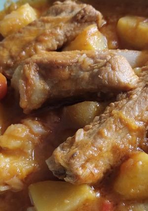 Una foto de Costillas asadas con verduras