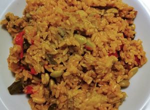 Una foto de Arroz amarillo con verduras