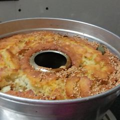A picture of Handvo with sesame.