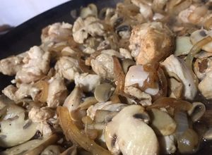 Una foto de Salsa parisienne: pollo con champiñones y crema