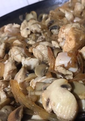 Una foto de Salsa parisienne: pollo con champiñones y crema