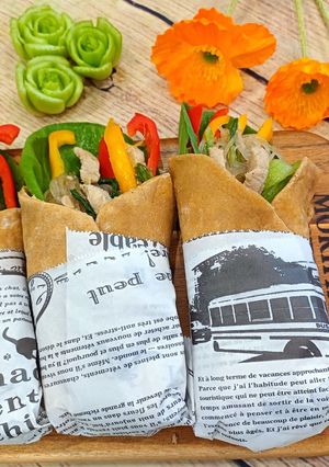 Hình của món Burrito nhân miến, cải thìa, ức gà.