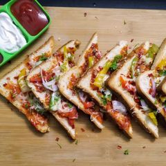 A picture of Schezwan Bread toasties.