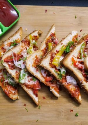 A picture of Schezwan Bread toasties.