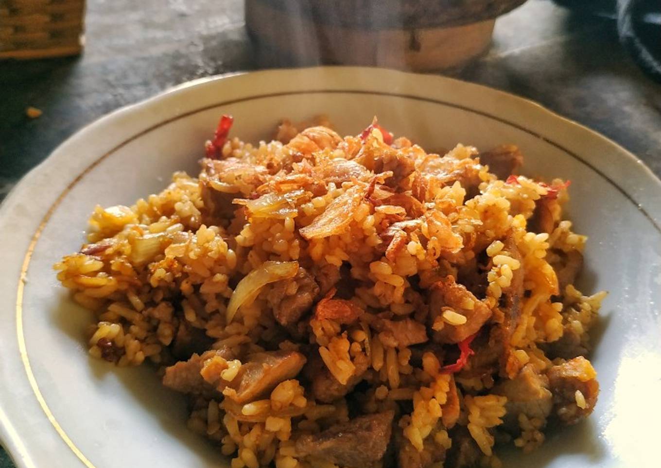 Nasi goreng sapi bumbu kari