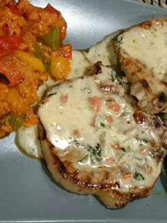 Una foto de Chuletas de cerdo a la gorgonzola