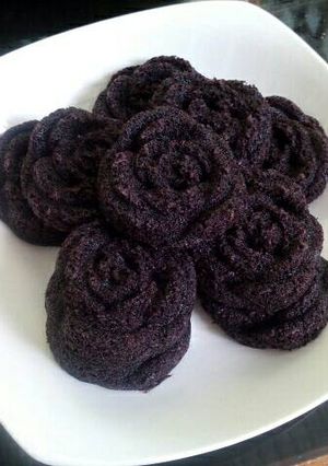 Foto resep Bolu Ketan Hitam Kukus Bentuk Bunga Mawar