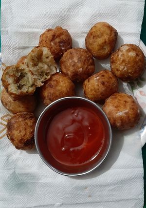લીલા નાળિયેર ની સુરતી પેટીસ(fresh coconut surati petish Recipe in Gujarati) રેસીપી મુખ્ય ફોટો