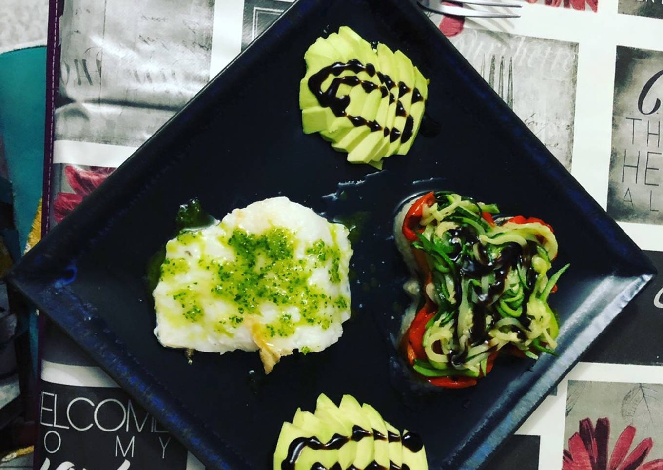 Bacalao a la plancha con tambor de verduras y aguacate