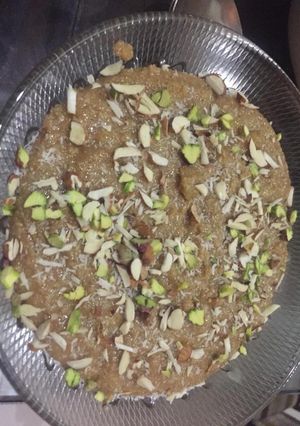 A picture of Soji and powder  milk halwa.
