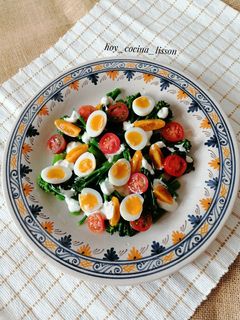 Una foto de Ensalada de bimi con aliño de yogurt