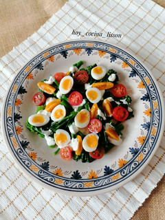 Una foto de Ensalada de bimi con aliño de yogurt