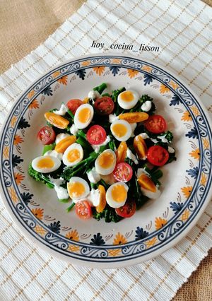 Una foto de Ensalada de bimi con aliño de yogurt