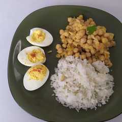 Una foto de Garbanzos estilo Árabe con huevos endiablados