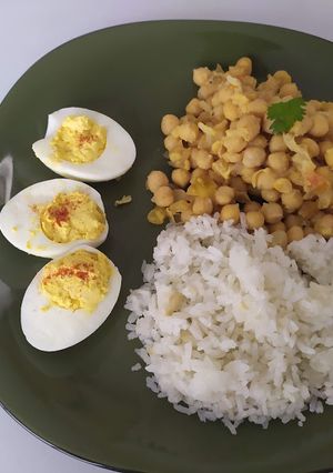 Una foto de Garbanzos estilo Árabe con huevos endiablados