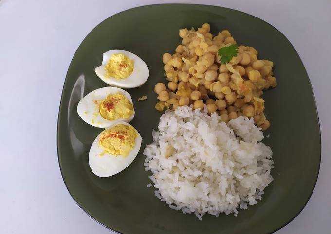 Garbanzos estilo Árabe con huevos endiablados Receta de Edi Son- Cookpad