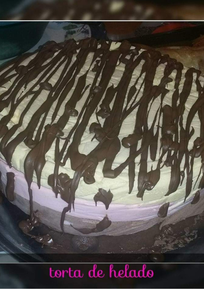 Una foto de Torta helada (con helado de cajitas)