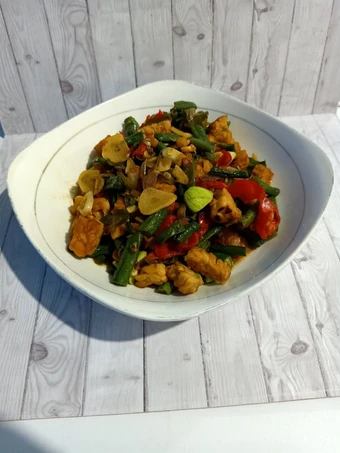 Langkah Gampang Membikin Resep Tumis Kacang Panjang &amp; Tempe yang Uenak Anti Ribet, Mantap