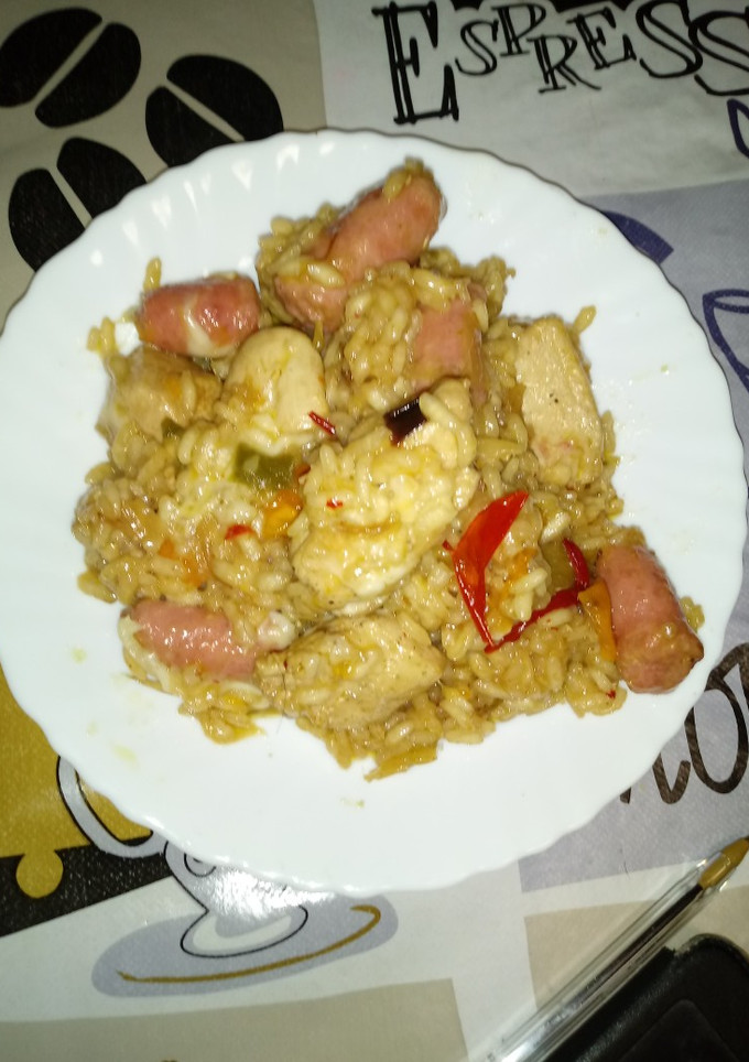 Una foto de Risotto de pollo y salchichas con nata en la cecofry 4D