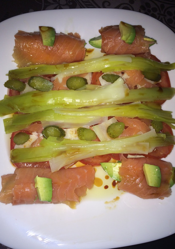 Una foto de Ensalada de salmón y aguacate