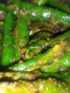 राई और नींबू की हरी मिर्च (Rai aur nimbu ki hari mirch recipe in Hindi) रेसिपी मुख्य फोटो