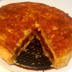 A picture of Cheesy Potato and Sausage Pie.