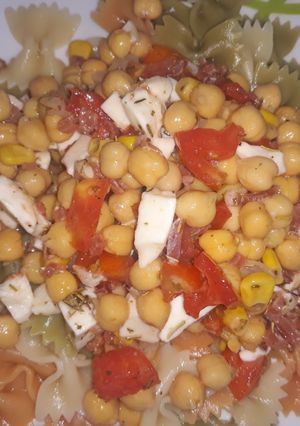 Una foto de Ensalada de Garbanzos y Pasta