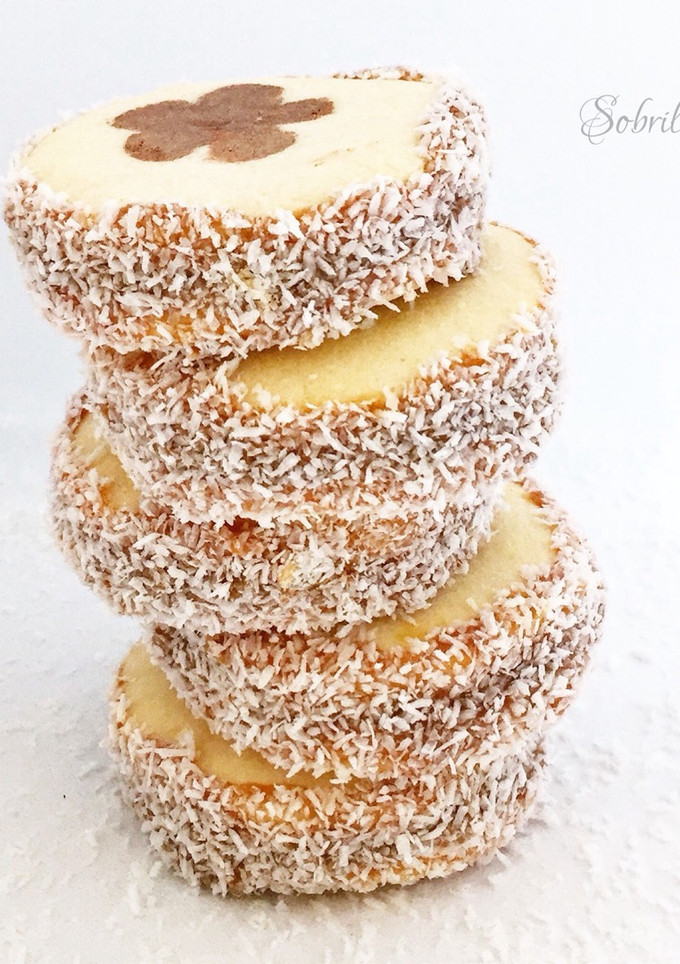 Una foto de Alfajores