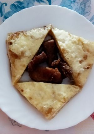 Tojásos tepsis krumpli 🥔🧅🥚🧀 recept fotója