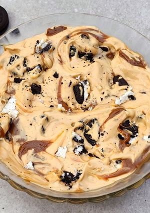 Una foto de 🍰Crema cheesecake de dulce de leche y oreo 🍰 Para relleno / cobertura de tortas 🍰