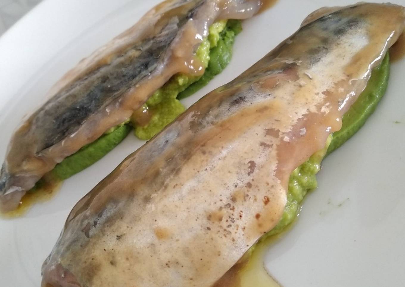 Caballa marinada con aguacate