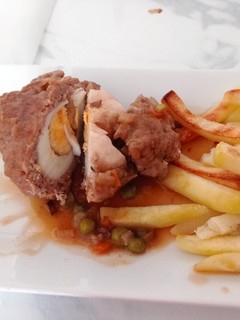 Una foto de Albóndiga escocesa con yema de mozzarella