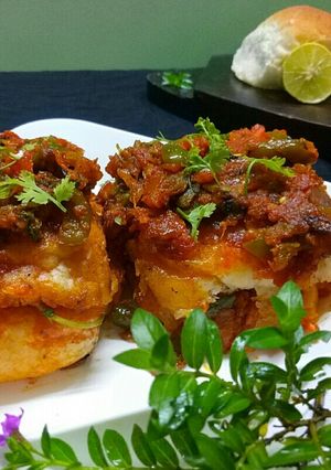 A picture of Masala pav.
