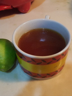 Una foto de Té de jengibre, cúrcuma y limón