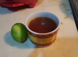 Una foto de Té de jengibre, cúrcuma y limón
