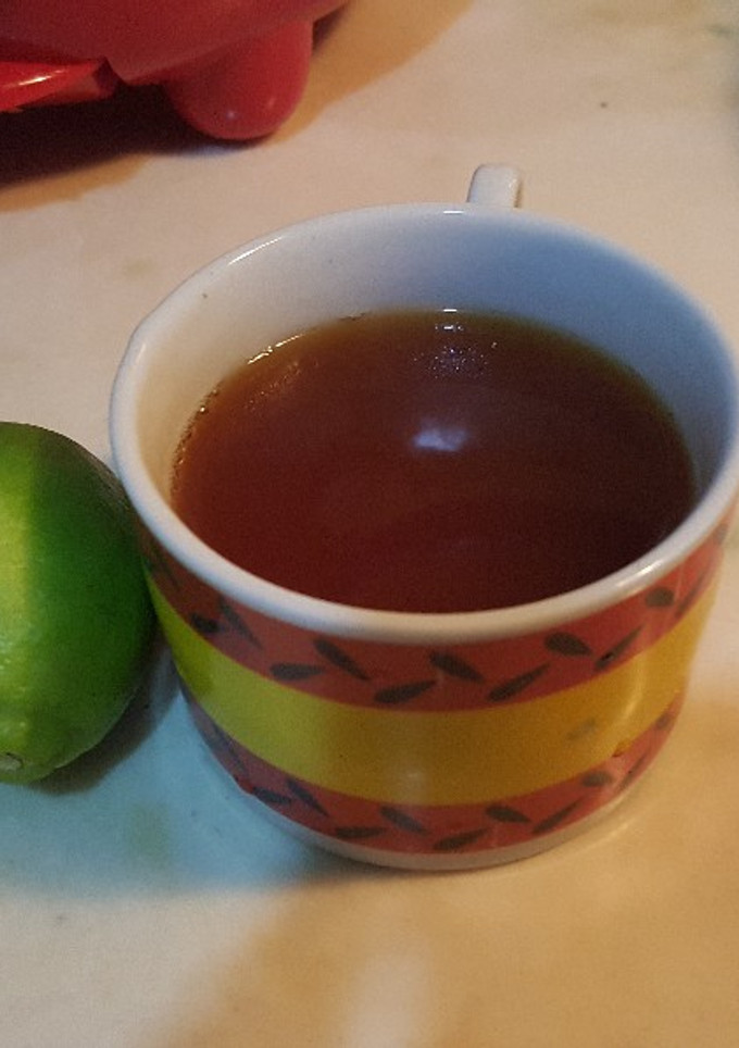 Una foto de Té de jengibre, cúrcuma y limón