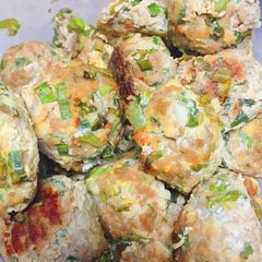 A picture of Asian style turkey meatballs.