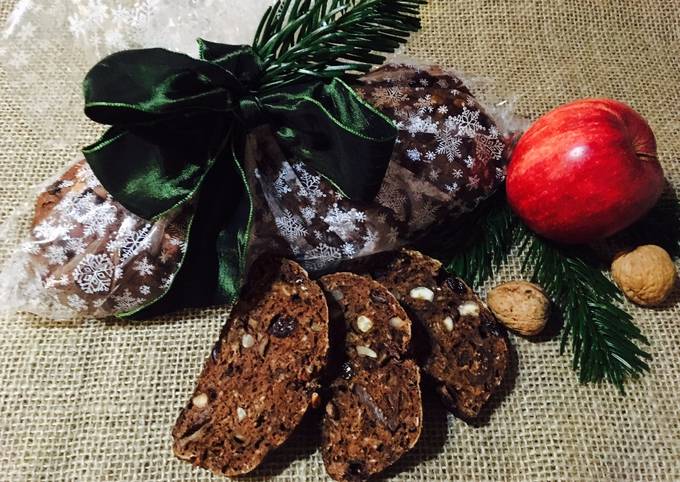 Tiroli almás-karácsonyi kenyér recept foto
