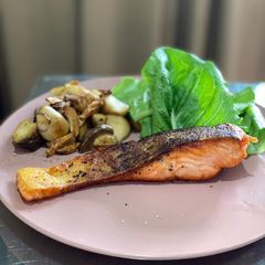 A picture of Grilled salmon with garlic Eryngii mushroom.