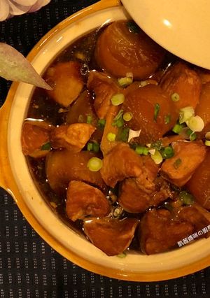 A picture of Braised Pork with Daikon Radish.