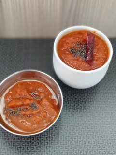 ટામેટાં ની ચટણી (Tomato Chutney Recipe In Gujarati) રેસીપી મુખ્ય ફોટો