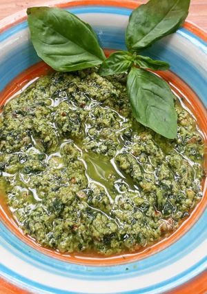 Una foto de Pesto de albahaca en mortero