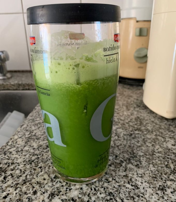 Una foto de Jugo de Manzana Verde y Apio
