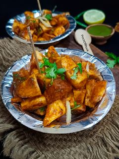 दिल्ली आलू चाट (Delhi aloo chaat recipe in hindi) रेसिपी मुख्य फोटो