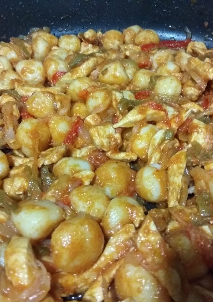 Una foto de Ñoquis con pollo y verduras