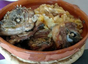 Una foto de Cuello de cordero con patatas al horno