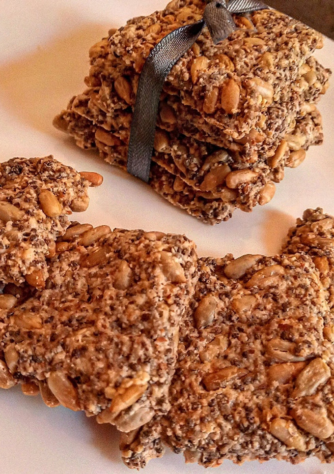 Una foto de Crackers de semillas: sin gluten, sin lácteos, sin huevo