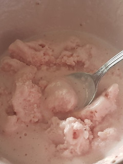 Una foto de Helado de fresa fit